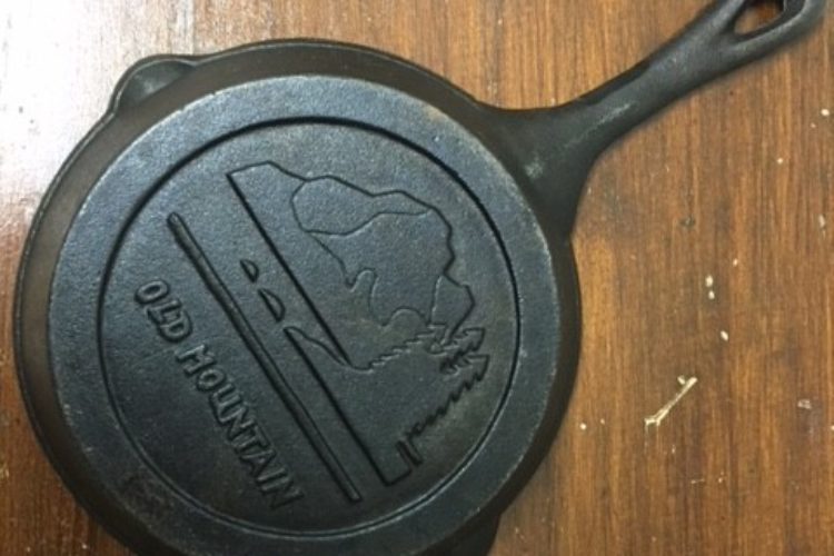 8inoldmountainskilletbot 8inoldmountainskilletbot