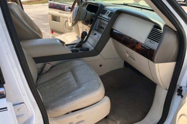 Used 2004 Lincoln Navigator - rf inside Used 2004 Lincoln Navigator - rf inside