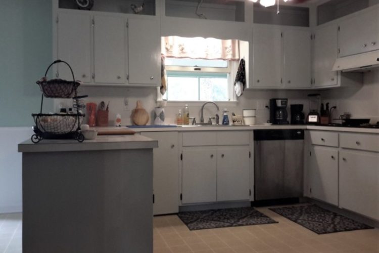 Eat-in Kitchen Eat-in Kitchen