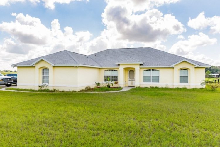 CBS 3/2/2 home with office/den CBS 3/2/2 home with office/den