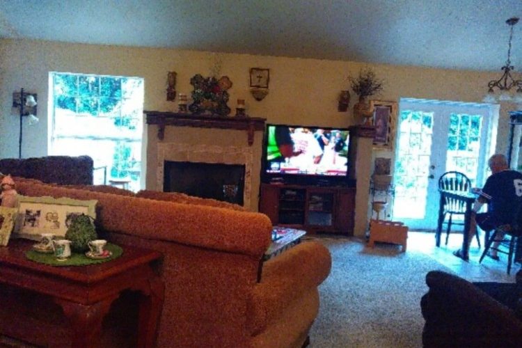 Open plan living/dining/kitchen french doors to enclosed patio Open plan living/dining/kitchen french doors to enclosed patio