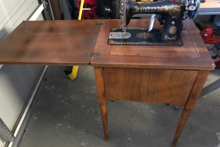 1928 Singer Sewing Machine And Cabinet