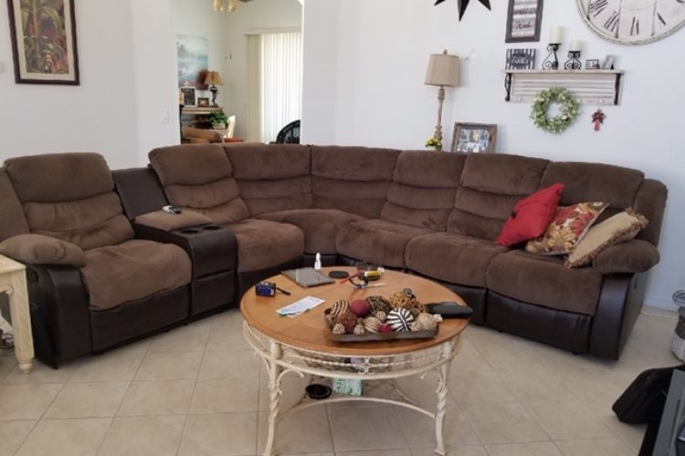 Recliner/Sectional Sofa with Console Recliner/Sectional Sofa with Console