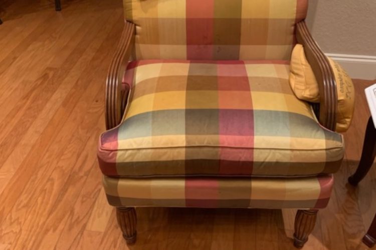 2 Living Room Chairs 2 Living Room Chairs