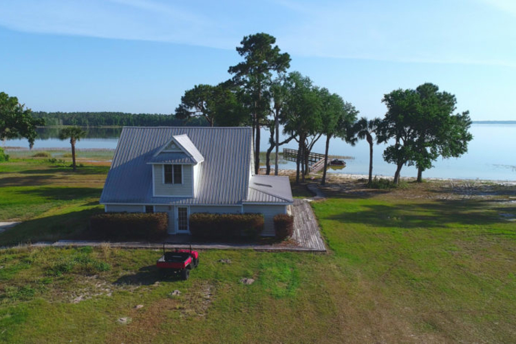 Lake Weir Beautiful Lakefront Views and Horses Allowed