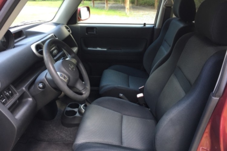 Clean car, front seats Clean car, front seats