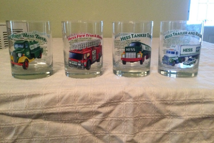 Hess truck Glass (2) Hess truck Glass (2)