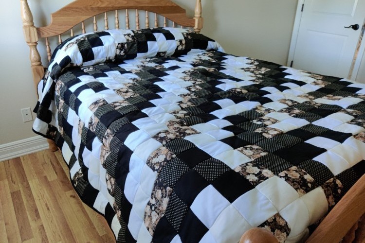 QUILT (QUEEN SIZE)