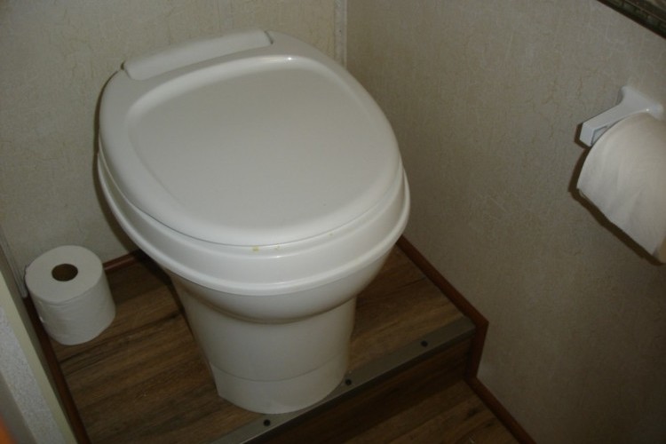 MH toilet