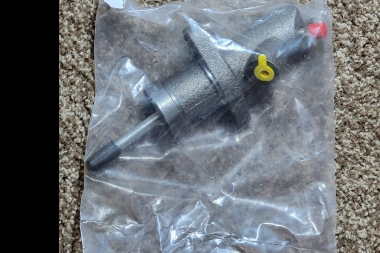 NEW BMW clutch slave cylinder