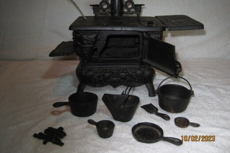 Crescent Cast Iron Wood Burning Stove With Accessories - Salesman Sample