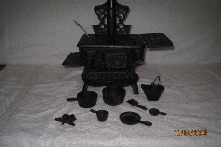 Small Antique Crescent Cast Iron Stove Auction