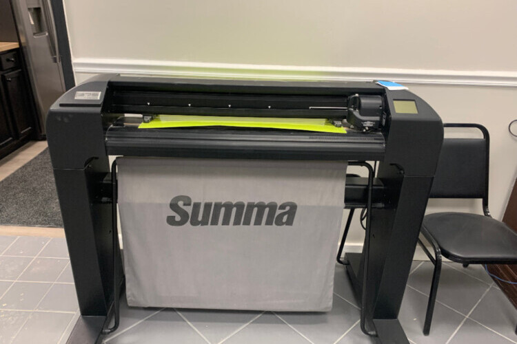 Summa S75T Vinyl Cutter