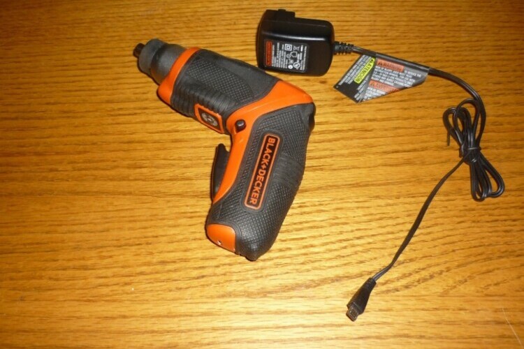 4V Max* Cordless Screwdriver With Led Light