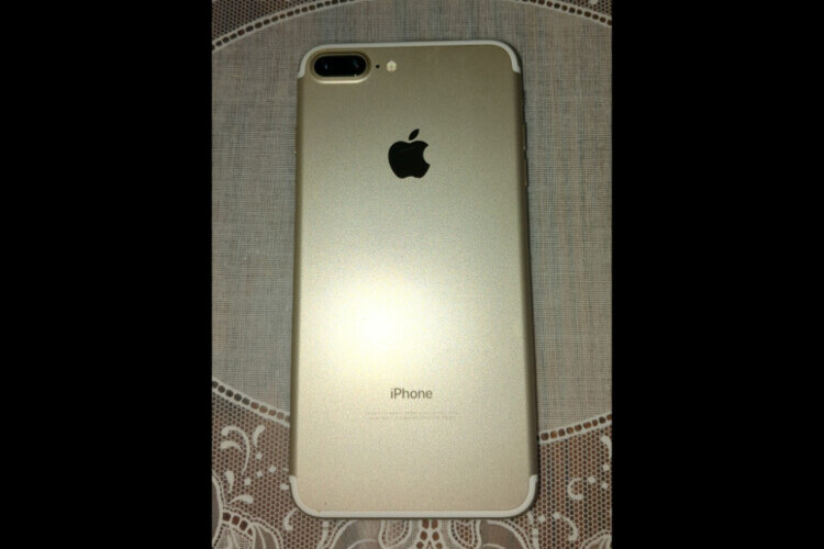iPhone 7+ Gold back