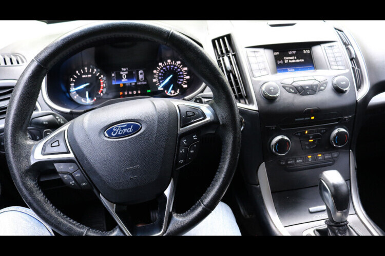 2017 Ford Edge front-dash