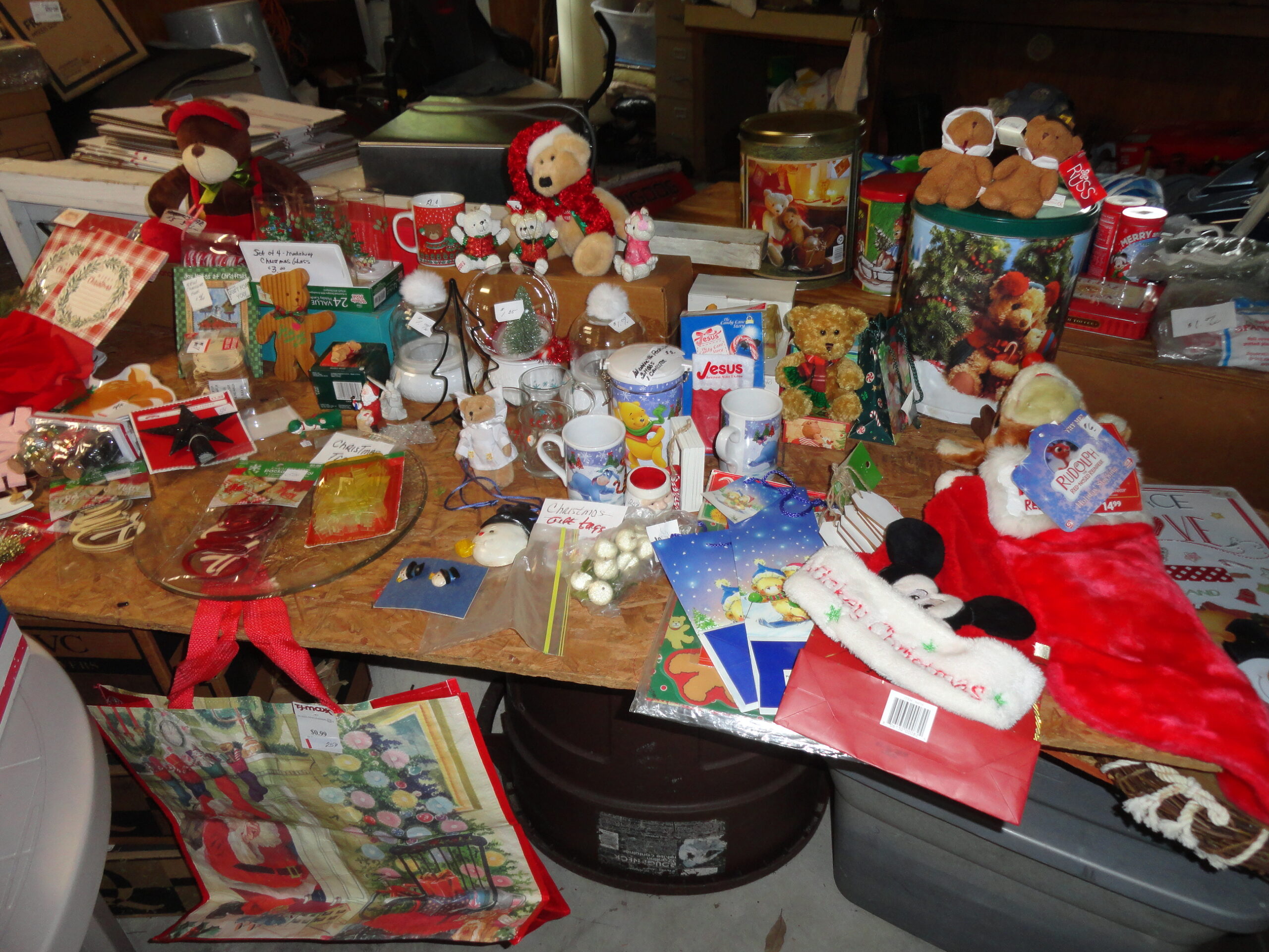 3 car garage filled with Yard sale Stuff Ocala4Sale Buy & Sell in