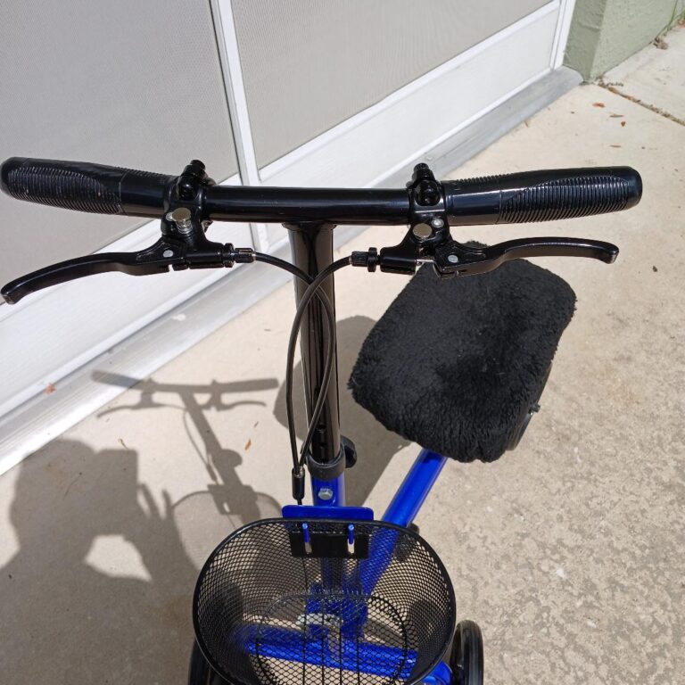 knee scooter- walker two-hand locking breaks
