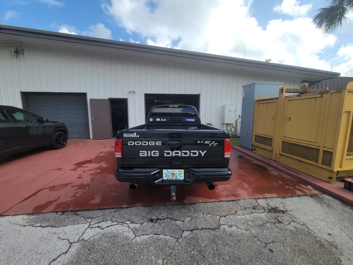 Black Dakota Hemi