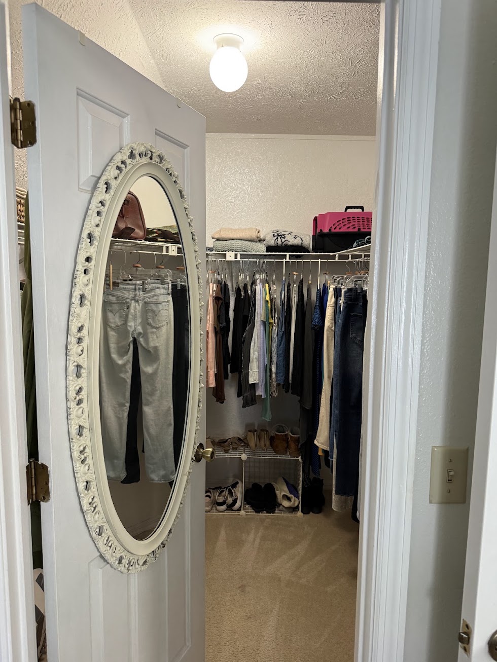 MBR Walkin Closet