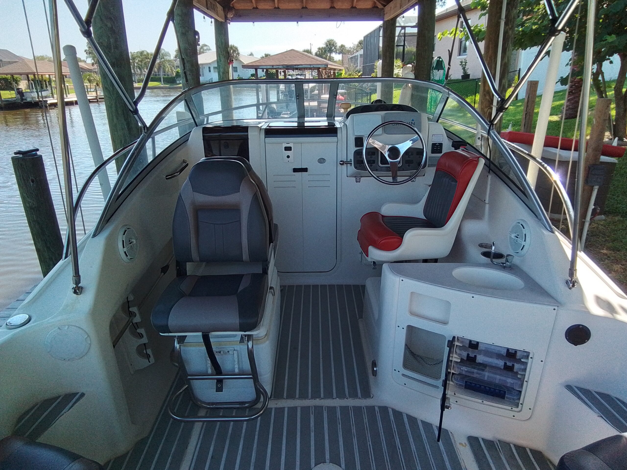2005 Scout Abaco 222 with Wesco Trailer