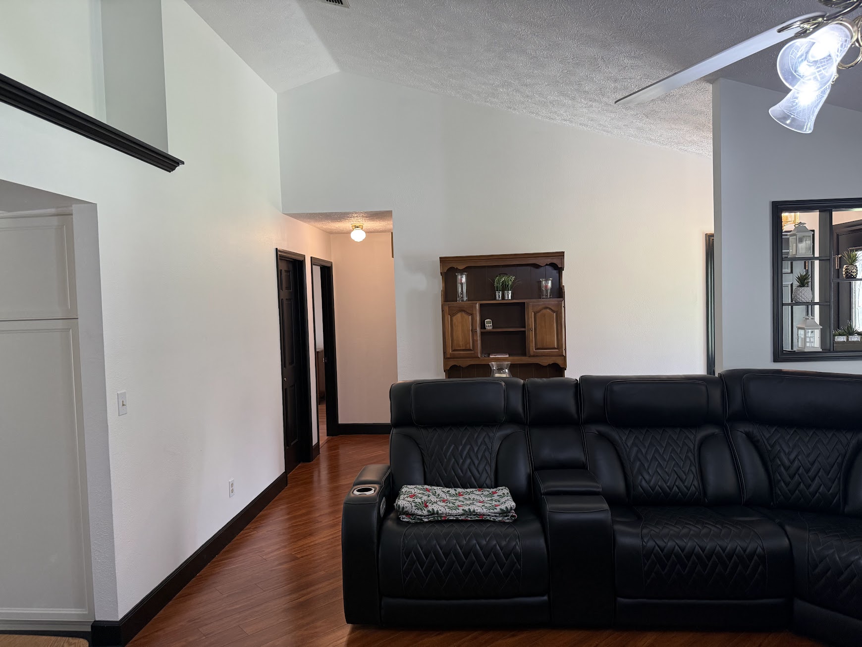 Livingroom to bedrooms 2 and 3